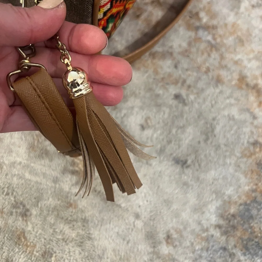 Belo Horizonte Since 1965 Embroidered Artisan Round Bag - Picture 7 of 11